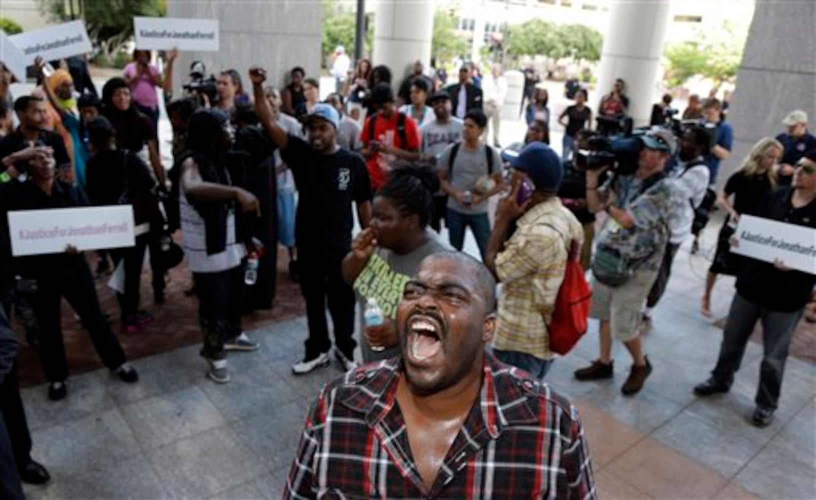 2 arrested in protests that followed Kerrick mistrial
