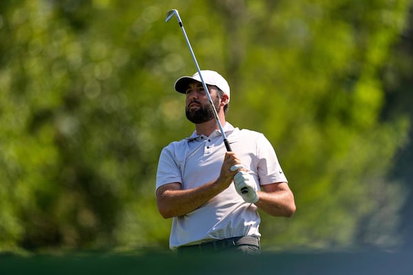 Scottie Scheffler watches his tee shot on the fourth hole during the first round at the Masters golf tournament, Thursday, April 10, 2025, in Augusta, Ga. (AP Photo/David J. Phillip)