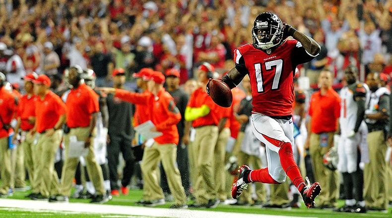 For breaking Deion Sanders' NFL record with his 62-yard punt return for a touchdown against the Buccaneers, Devin Hester was honored as the Special Teams Player of the Week.