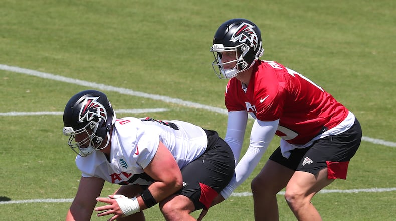 051421 Flowery Branch: Atlanta Falcons offensive lineman Drew Dalman works from center with quarterback Feleipe Franks during rookie minicamp on Friday, May 14, 2021, in Flowery Branch. “Curtis Compton / Curtis.Compton@ajc.com”