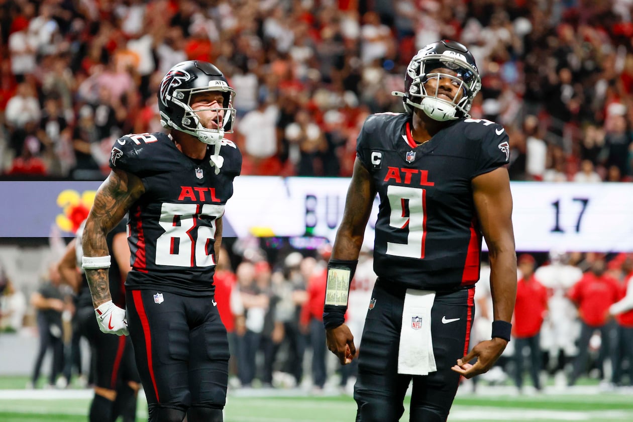Atlanta Falcons wide receiver Casey Washington (left) celebrates with quarterback Michael Penix Jr.after his touchdown during the second half Sunday.
There was no celebrating at the end,however, when Atlanta lost. (Miguel Martinez/AJC)