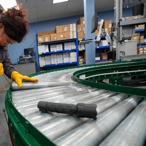 Maintenance technician Liz Cardenas replaces a conveyor belt roller at a training area in a Walmart distribution center Thursday, Sept. 25, 2025, in Bentonville, Ark. (AP Photo/Charlie Riedel)