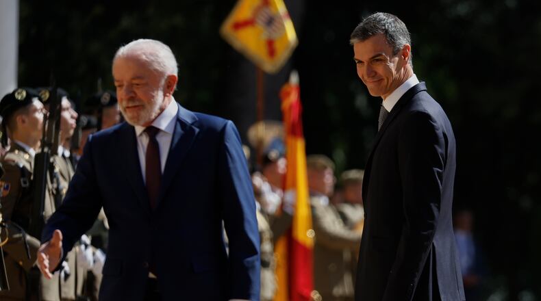 Spain's Prime Minister Pedro Sanchez, right, and Brazil's President Luiz Inacio Lula da Silva review troops during a Spain-Brazil summit in Barcelona, Spain, Friday, April 17, 2026. (AP Photo/Joan Monfort)