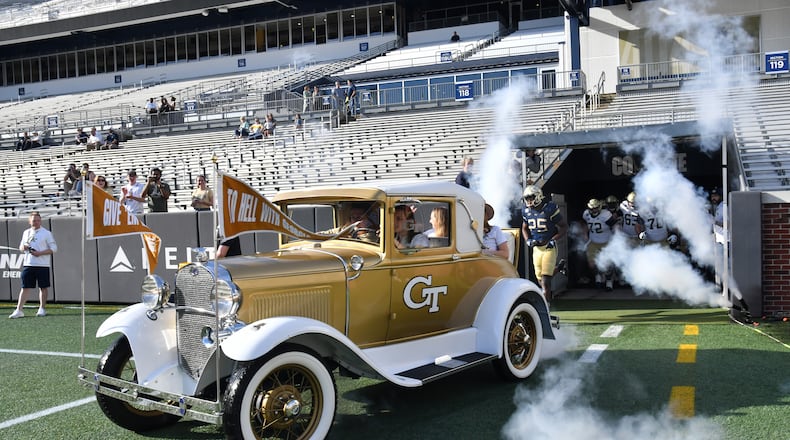 Defensive lineman Elijah Douglas of Pensacola, Fla., announced himself “110% committed” to Georgia Tech on his Twitter account. (Hyosub Shin / Hyosub.Shin@ajc.com)