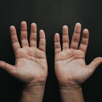 Dermatologists say cold outdoor air paired with dry indoor heating creates the perfect storm for skin barrier damage. (Photo by Luis Quintero on Unsplash)