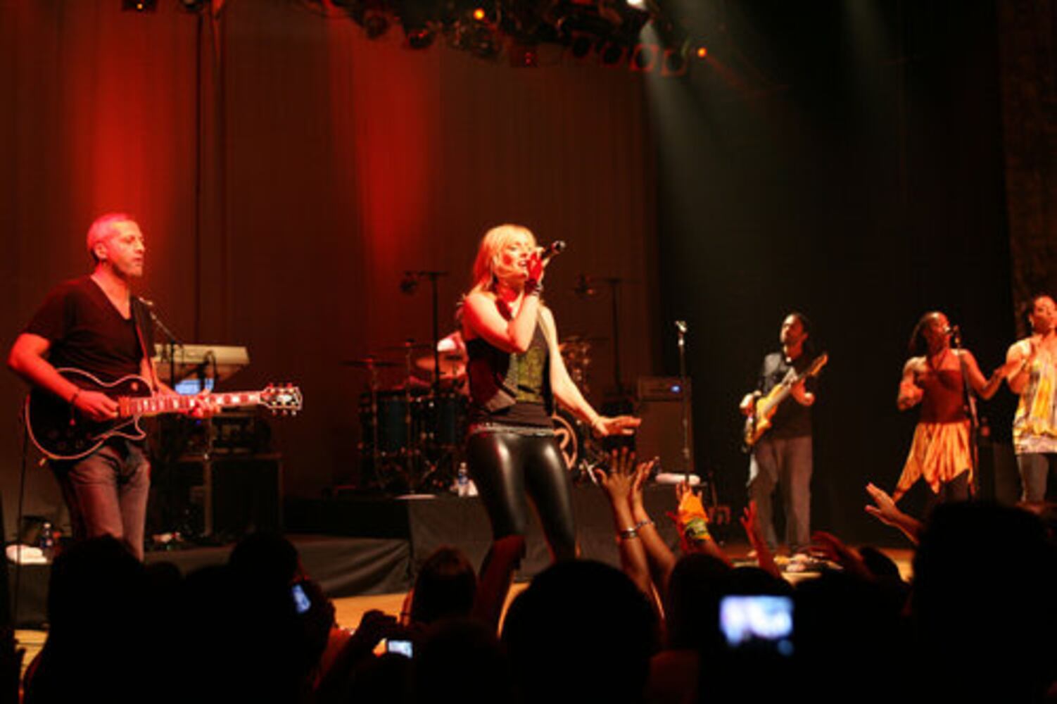 Natasha Bedingfield entertains sold-out crowd