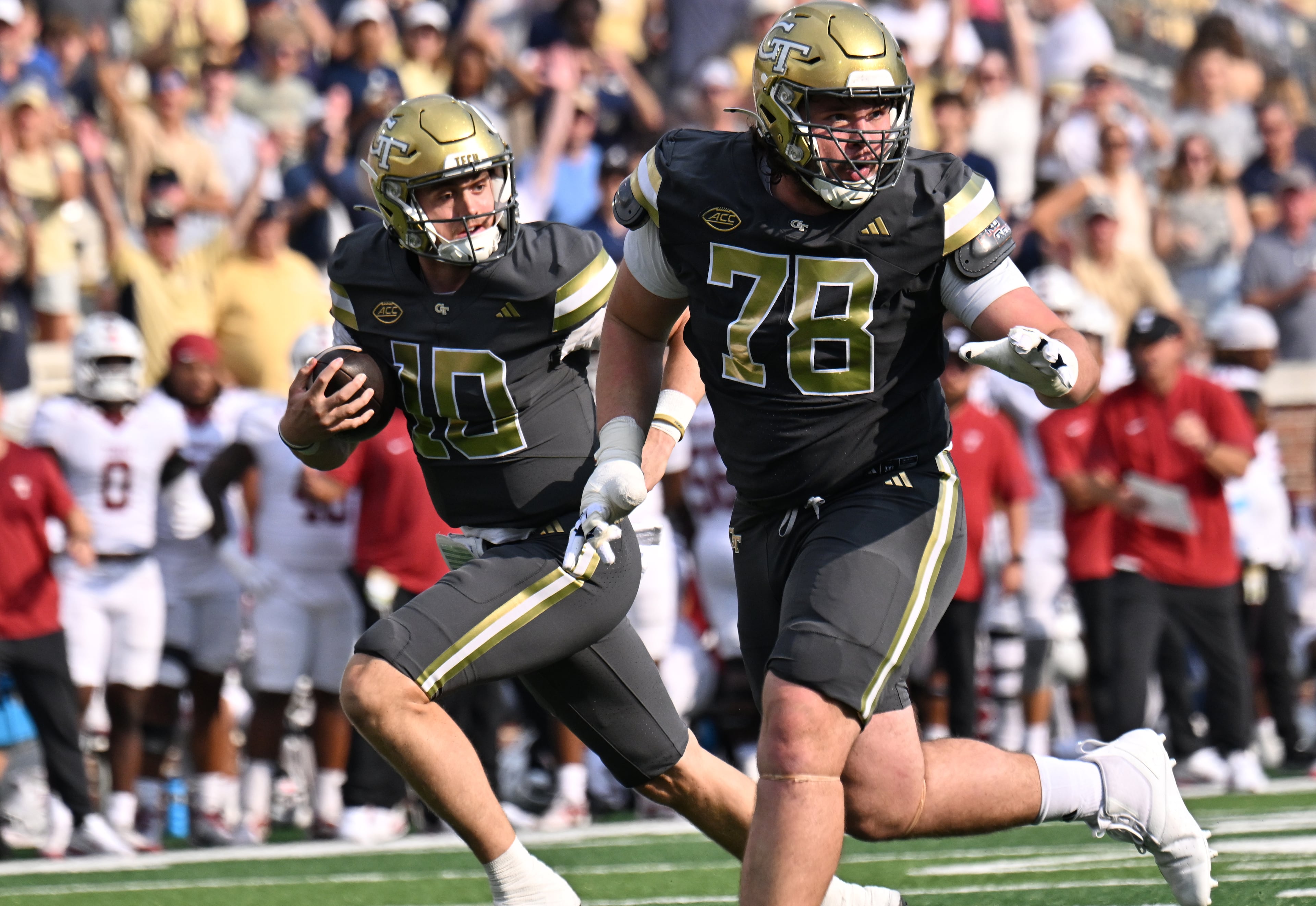 Georgia Tech quarterback Haynes King runs for a touchdown during the first half of an NCAA college football game at Georgia Tech's Bobby Dodd Stadium, Saturday, Sept. 20, 2025 in Atlanta. (Hyosub Shin/AJC)