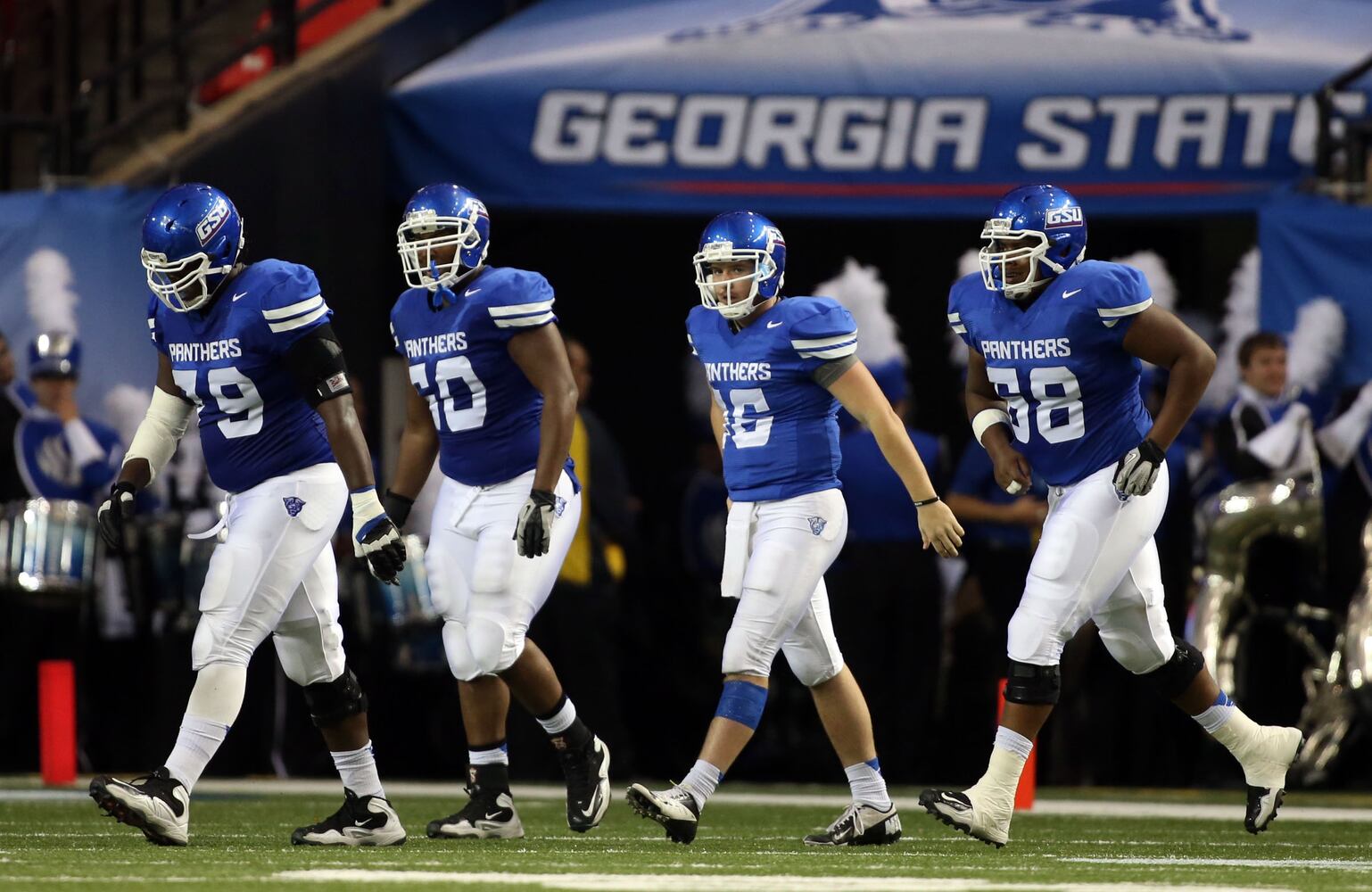 Curry, seniors honored in season's final home game