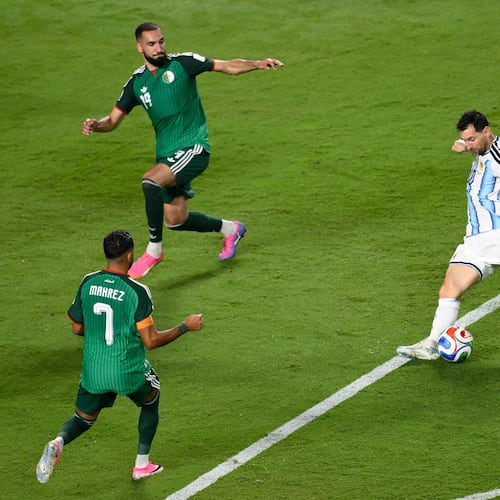 Argentina's Lionel Messi (10) shoots and scores their third goal against Algeria's Riyad Mahrez (7) and Nabil Bentaleb (19) during the World Cup Group J soccer match between Argentina and Algeria in Kansas City, Mo., Tuesday, June 16, 2026. (AP Photo/Reed Hoffmann)