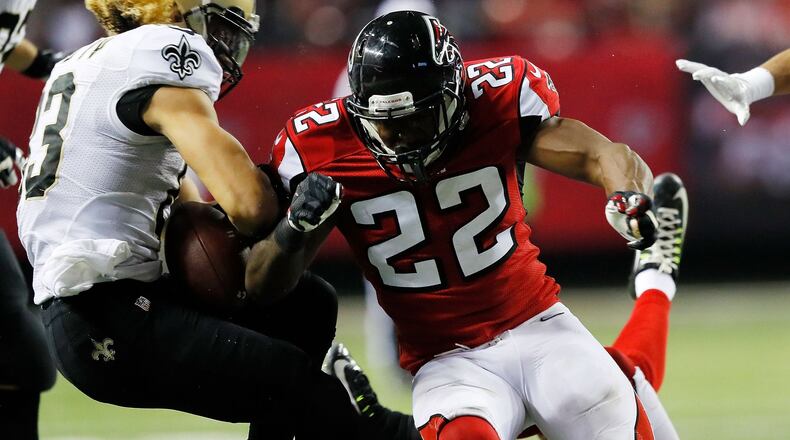 Keanu Neal #22 of the Atlanta Falcons forces Willie Snead #83 of the New Orleans Saints to fumble during the second half at the Georgia Dome on January 1, 2017 in Atlanta, Georgia. (Photo by Kevin C. Cox/Getty Images)
