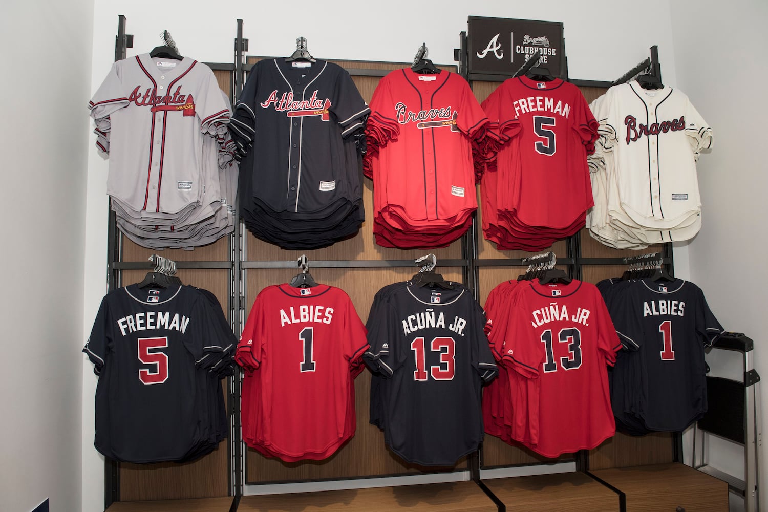 Braves: Braves unveil uniforms at Chop Fest