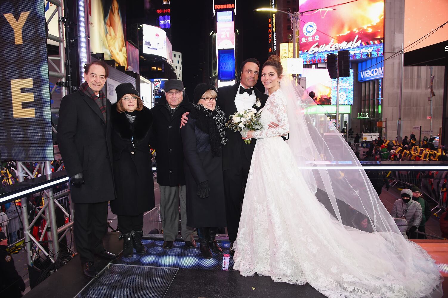 Photos: Maria Menounos gets married in Times Square during live New Year’s show
