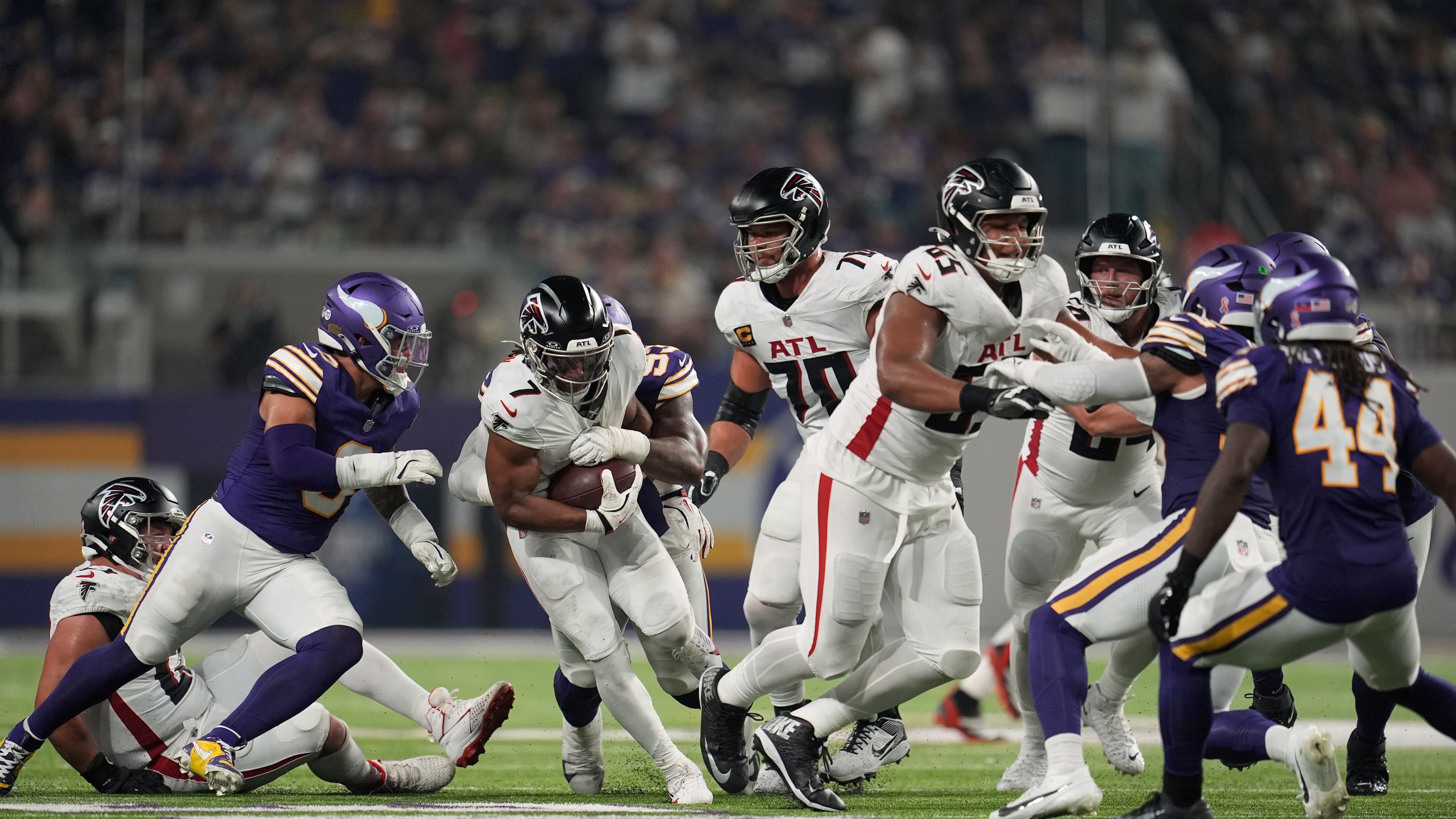 Atlanta Falcons running back Bijan Robinson (7) runs the ball during the first half of an NFL football game against the Minnesota Vikings, Sunday, Sept. 14, 2025, in Minneapolis. (AP Photo/Mike Stewart)