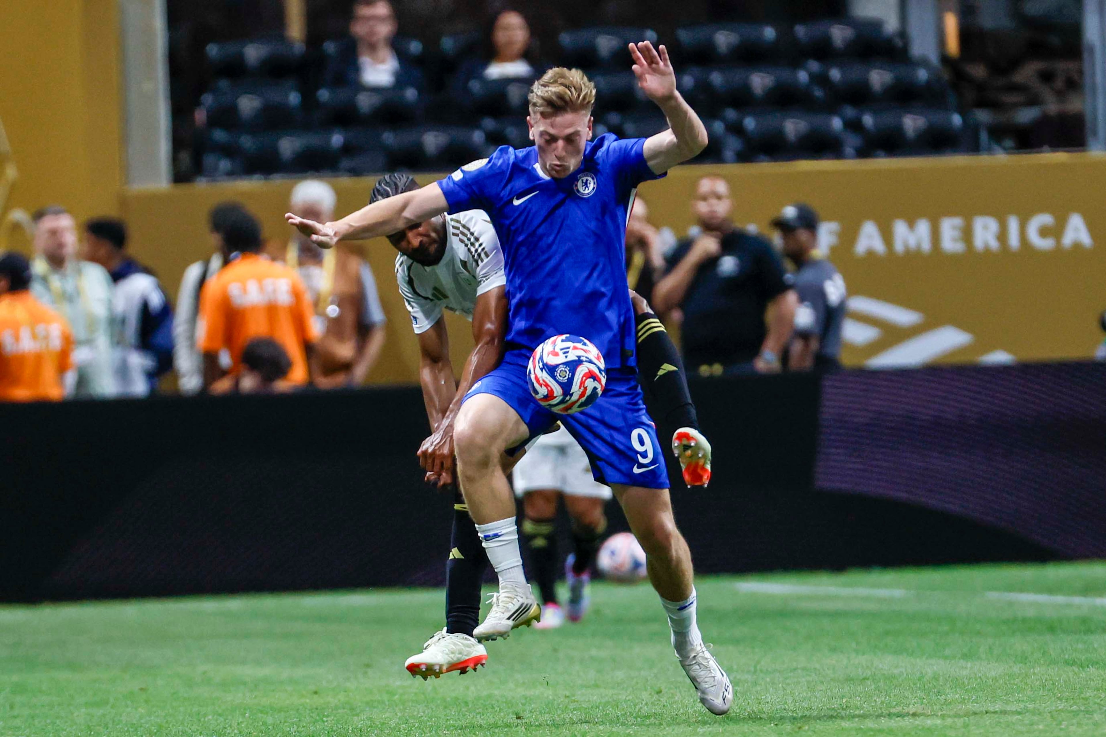 Chelsea forward LiIam Delap (9) controls the ball during the Club World Cup group D soccer match between Chelsea and Los Angeles FC at Mercedes-Benz Stadium on Monday, June 16, 2025.
(Miguel Martinez/ AJC)