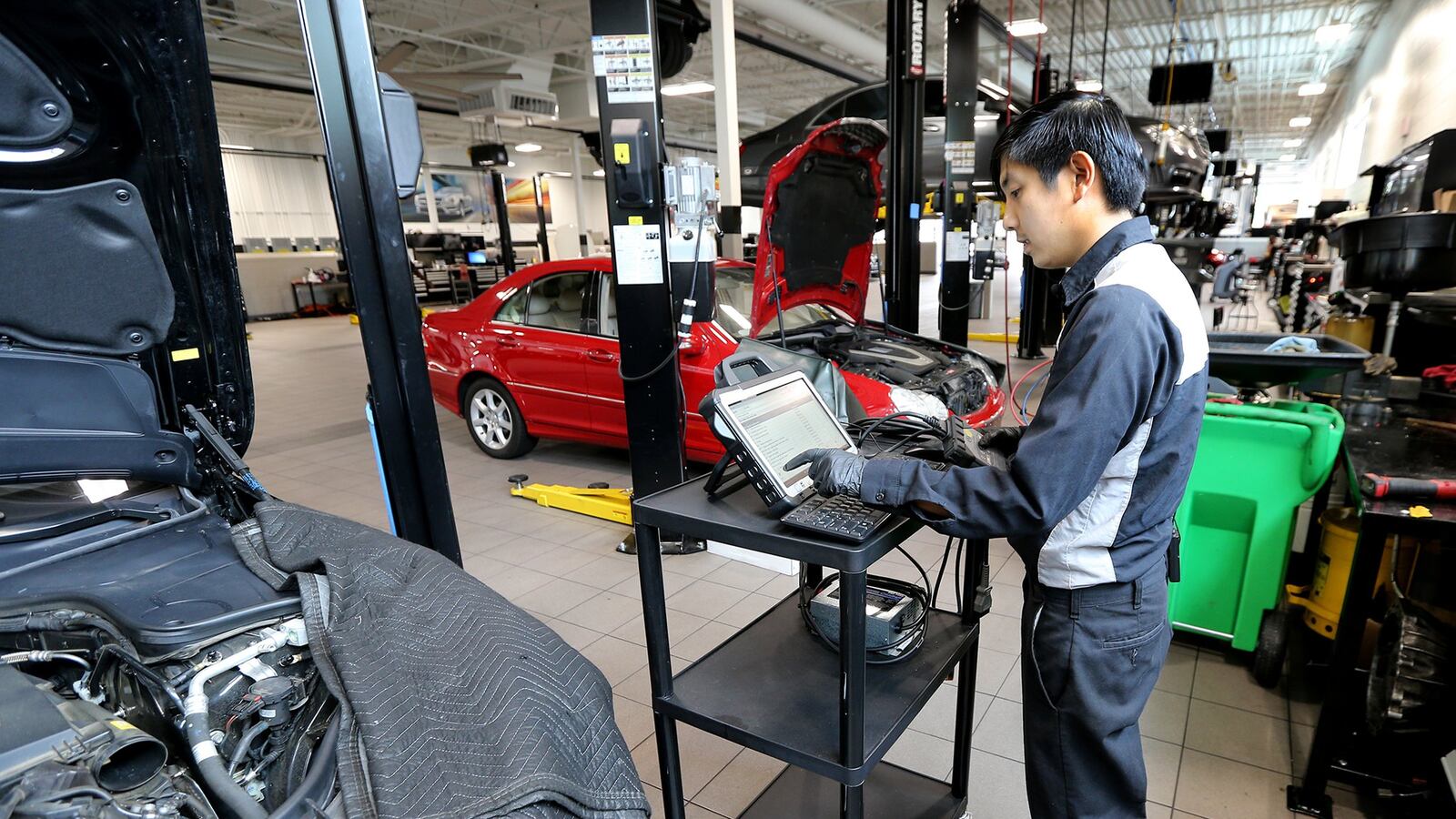 Mercedes-Benz starts training program to fill skilled labor jobs