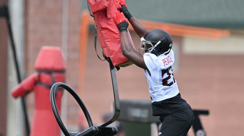 Atlanta Falcons edge rusher James Pearce Jr. (27) runs a drill during the Atlanta Falcons Rookie Minicamp at the team's training camp, May 9, 2025, in Flowery Branch. (Hyosub Shin/AJC)