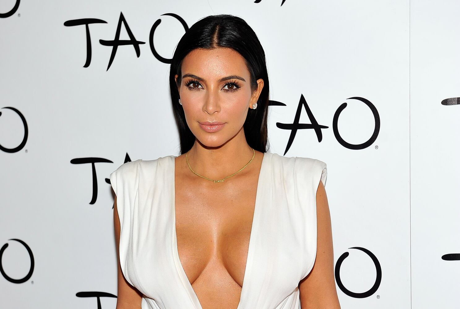 Celebrity brunettes vs. blondes