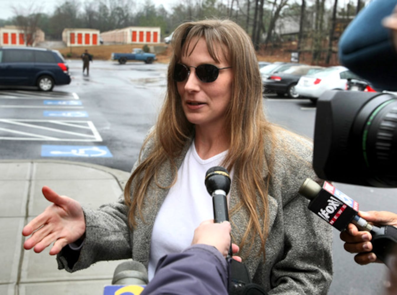 Lisa Clark Gonzalez and teen husband want custody of their baby