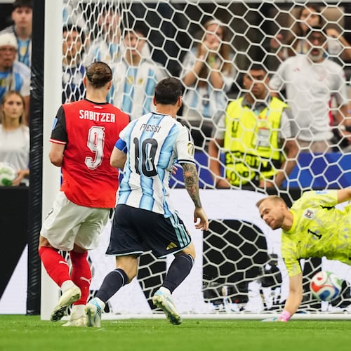 Argentina's Lionel Messi, center, scores the opening goal during the World Cup Group J soccer match between Argentina and Austria in Arlington, Texas, near Dallas, Monday, June 22, 2026. (AP Photo/Julio Cortez)