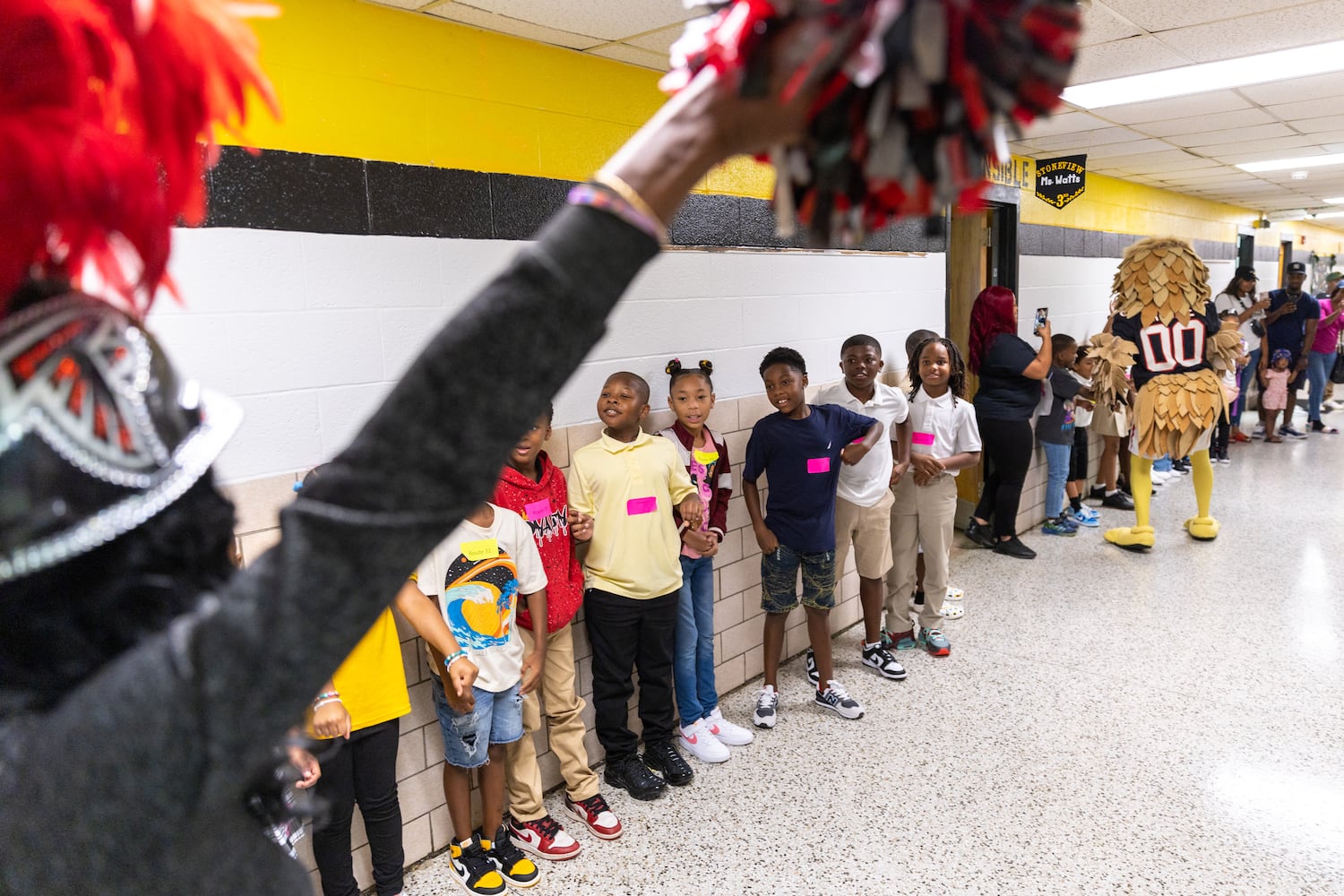Stoneview Elementary students get big welcome back to school