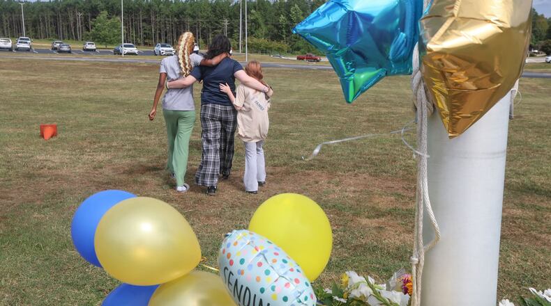 Mourners pay tribute to Apalachee High School shooting victims. (John Spink/AJC)