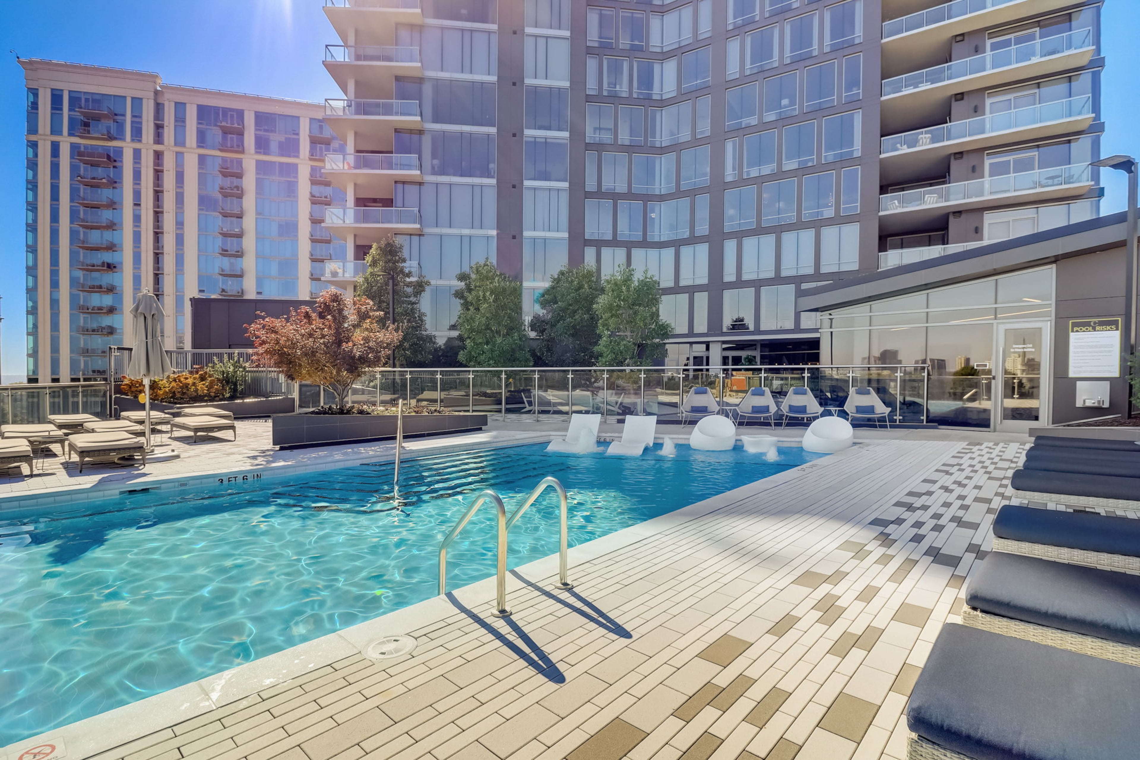 Represented by Compass realtor Ericka Mitchell (ericka.mitchell@compass.com), Former Atlanta Hawks power forward John Collins’ Atlanta condo is stunning. Photos courtesy of ShowingTimePlus