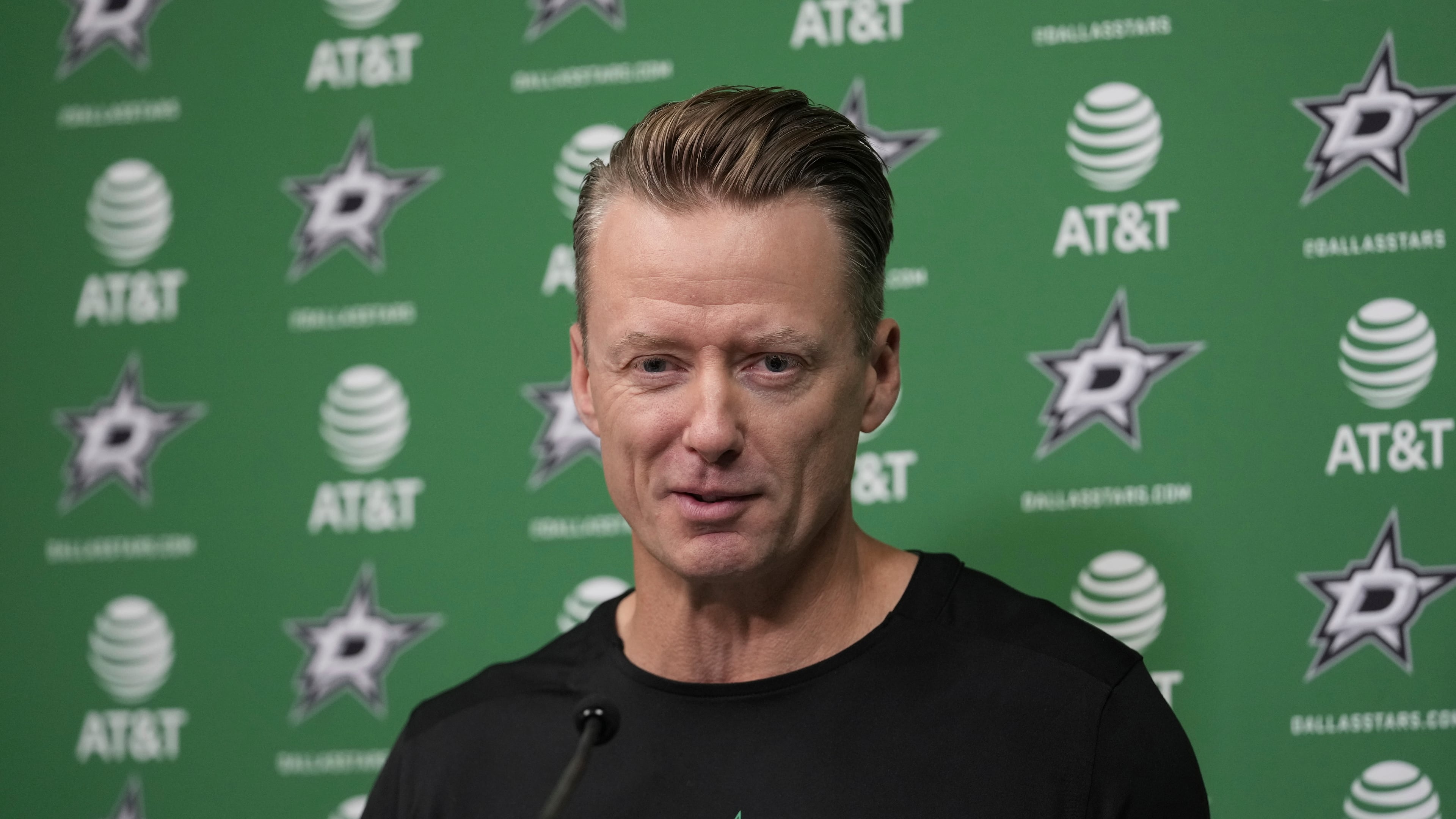 Dallas Stars head coach Glen Gulutzan responds to questions during a news conference at the NHL hockey team's headquarters, Wednesday, Sept. 17, 2025, in Frisco, Texas. (AP Photo/Tony Gutierrez)