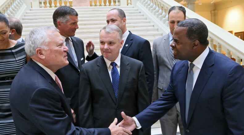 Gov. Nathan Deal and Atlanta Mayor Kasim Reed shake hands. BOB ANDRES / BANDRES@AJC.COM