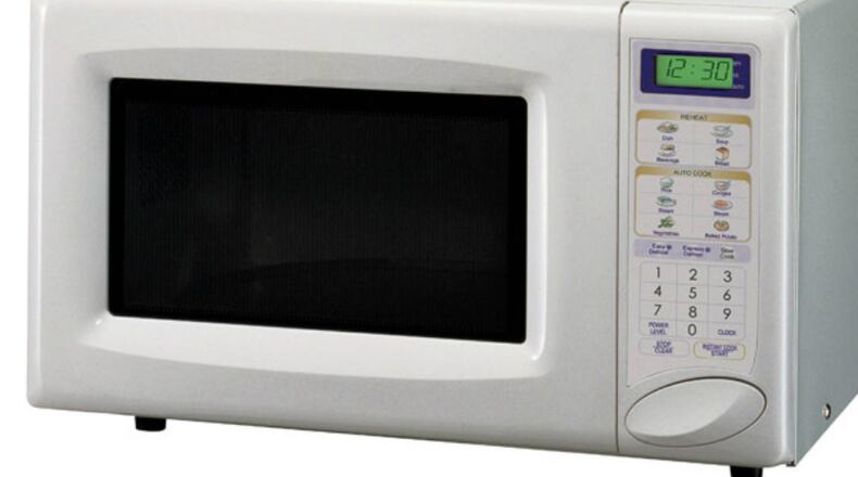 Though microwaves are found in most kitchens today, they were just starting to become popular with consumers in the 1980s. In June 1985, The Atlanta Journal-Constitution launched a column called “Microwaving With Ease.” (Courtesy of Wikimedia Commons)