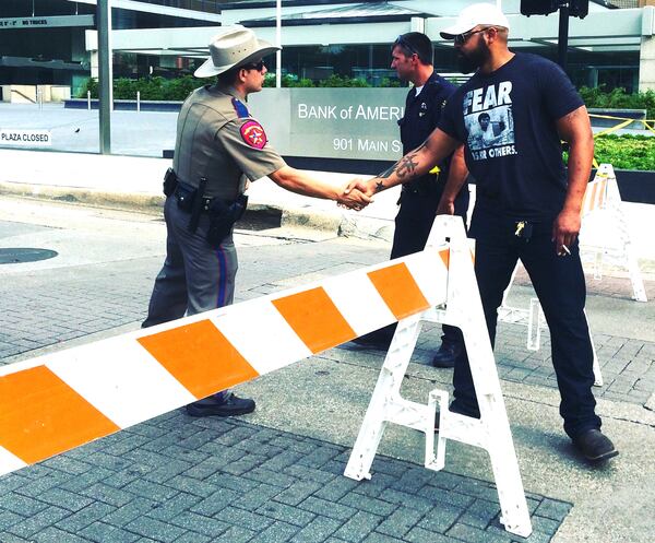 Kendrick Williams stopped by to shake hands with Texas State Trooper B. Borja and Dallas Police Officer M. Harder. Photo: Jennifer Brett