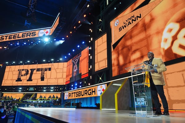 Former NFL player Lynn Swann announces a pick by the Pittsburgh Steelers during the third round of the NFL football draft, Friday, April 25, 2025, in Green Bay, Wis. (AP Photo/Jeff Roberson)