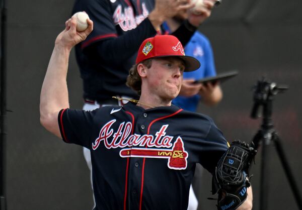 Owen Murphy throws during spring training. (Hyosub Shin/AJC)