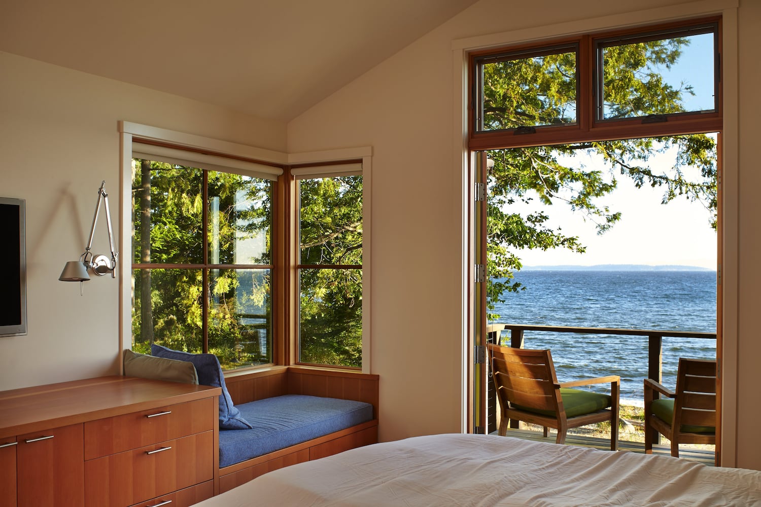 He wants forest, she wants beach; house offers both