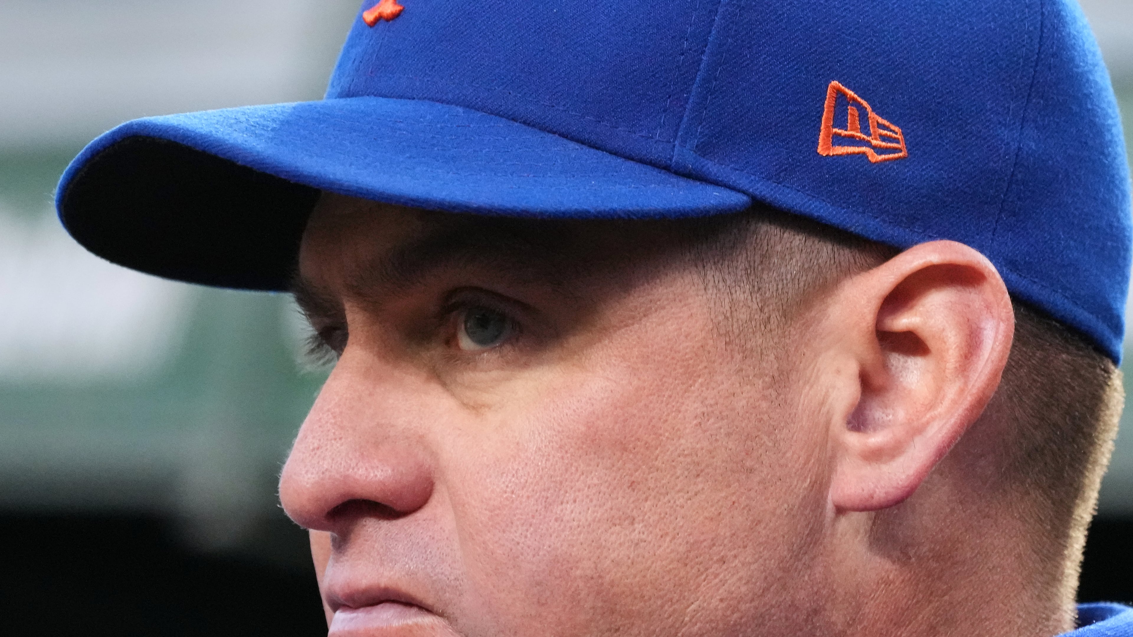 New York Mets manager Carlos Mendoza looks to the field before a baseball game against the Chicago Cubs in Chicago, Thursday, Sept. 25, 2025. (AP Photo/Nam Y. Huh)