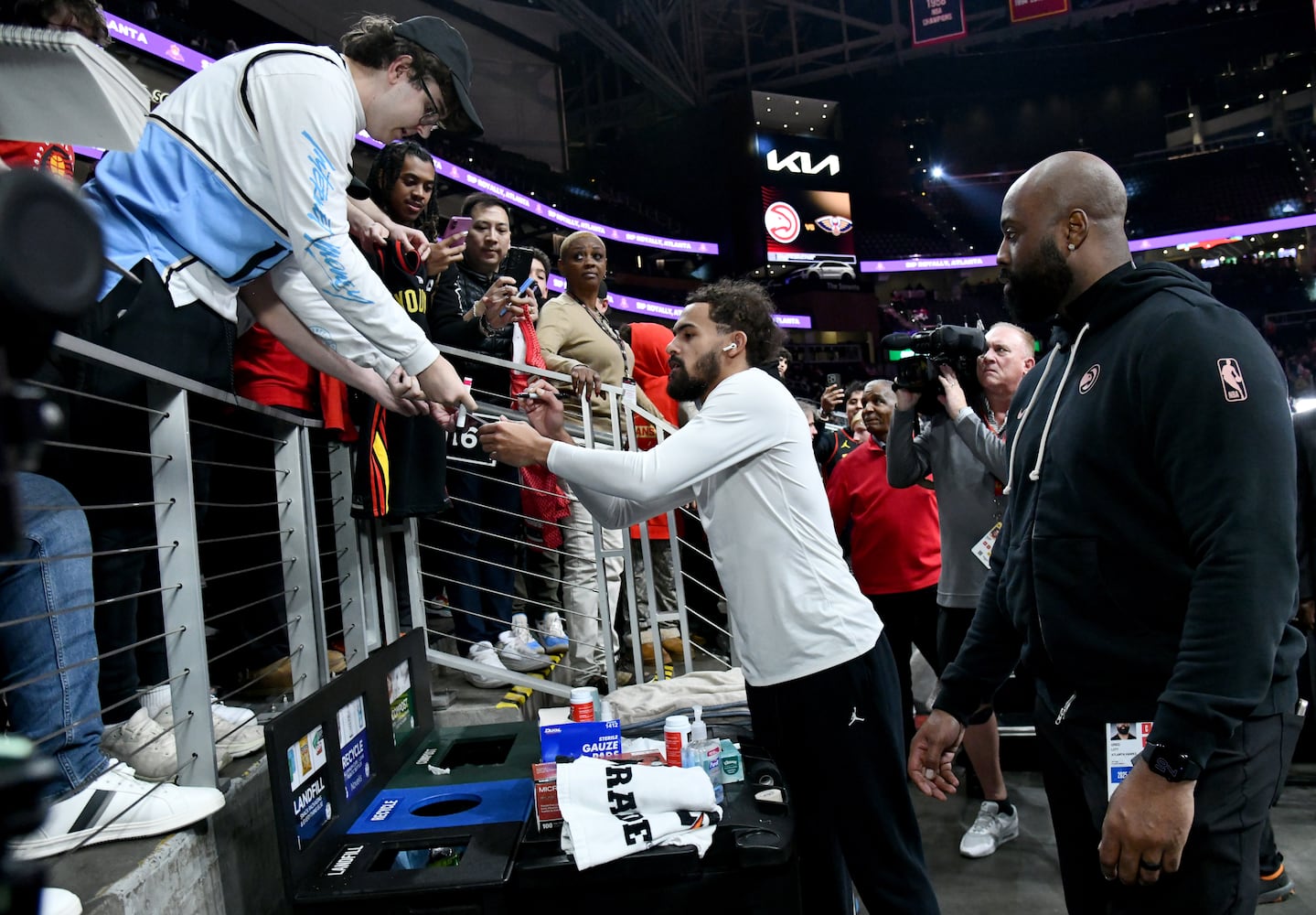 Pelicans vs Hawks game