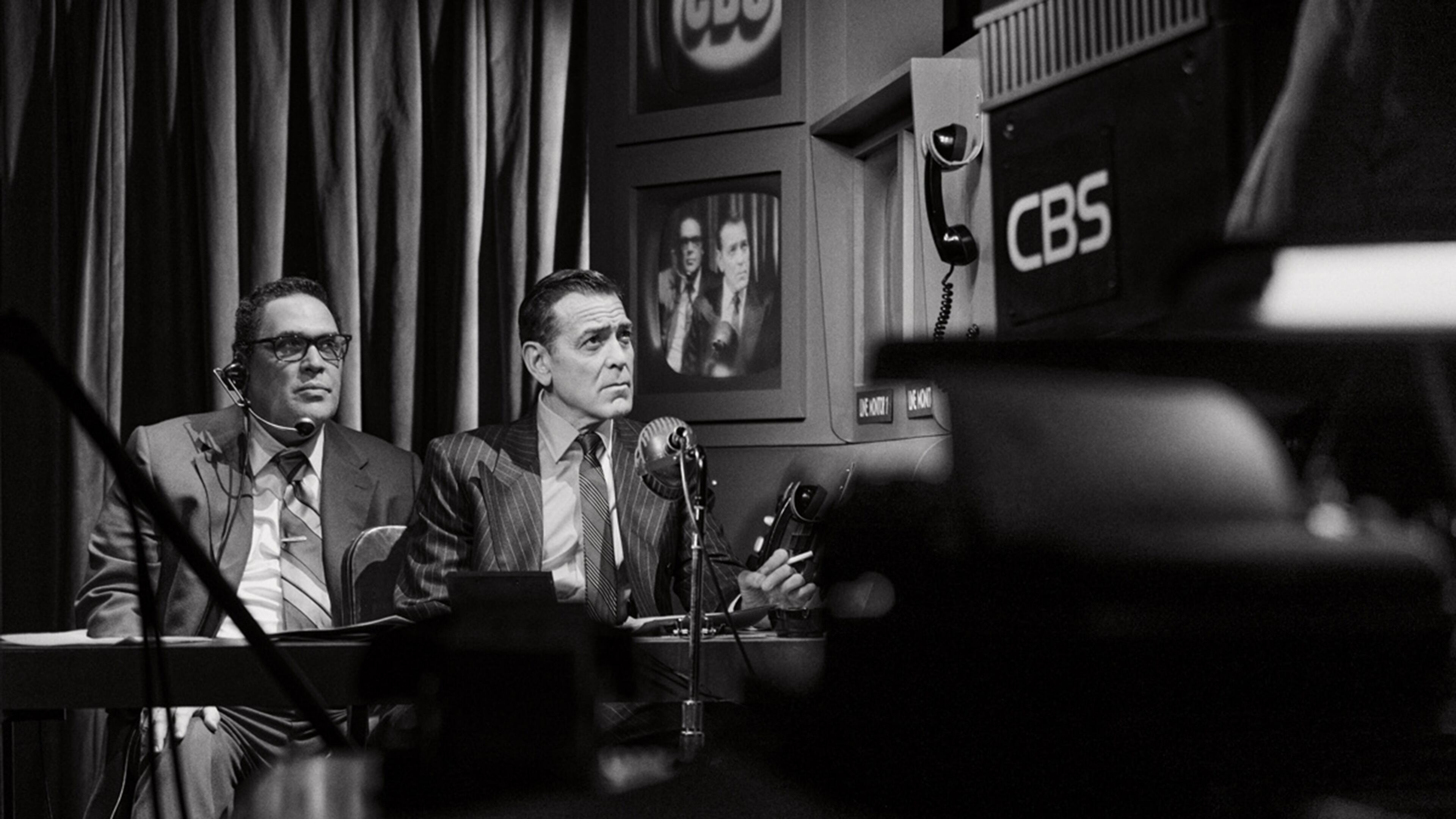 Glenn Fleshler (left) as Fred Friendly and George Clooney as Edward R. Murrow in "Good Night, and Good Luck." (Emilio Madrid/TNS)