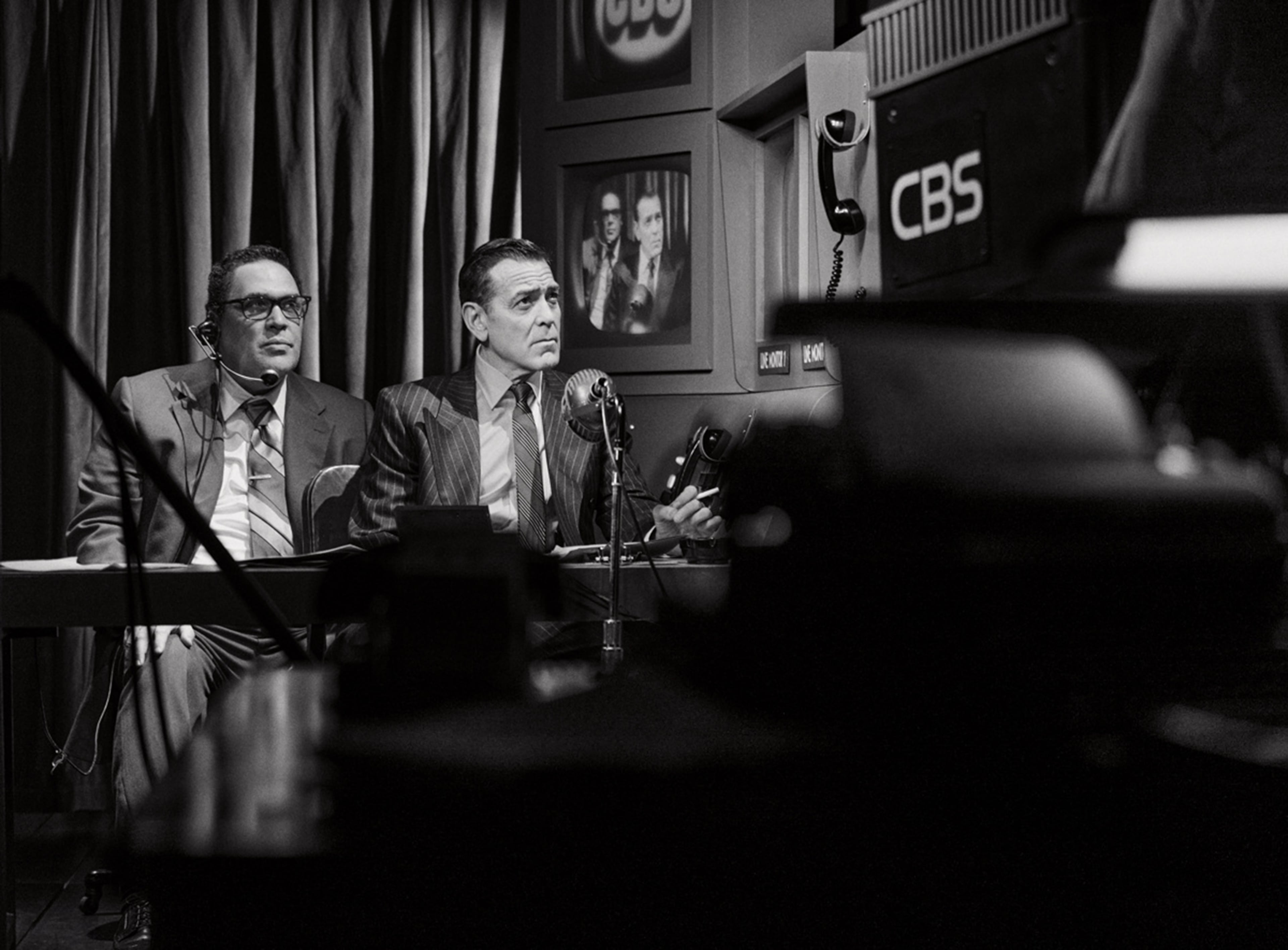 Glenn Fleshler (left) as Fred Friendly and George Clooney as Edward R. Murrow in "Good Night, and Good Luck." (Emilio Madrid/TNS)