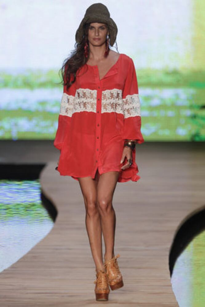 Coca-Cola presents clothing line in Rio