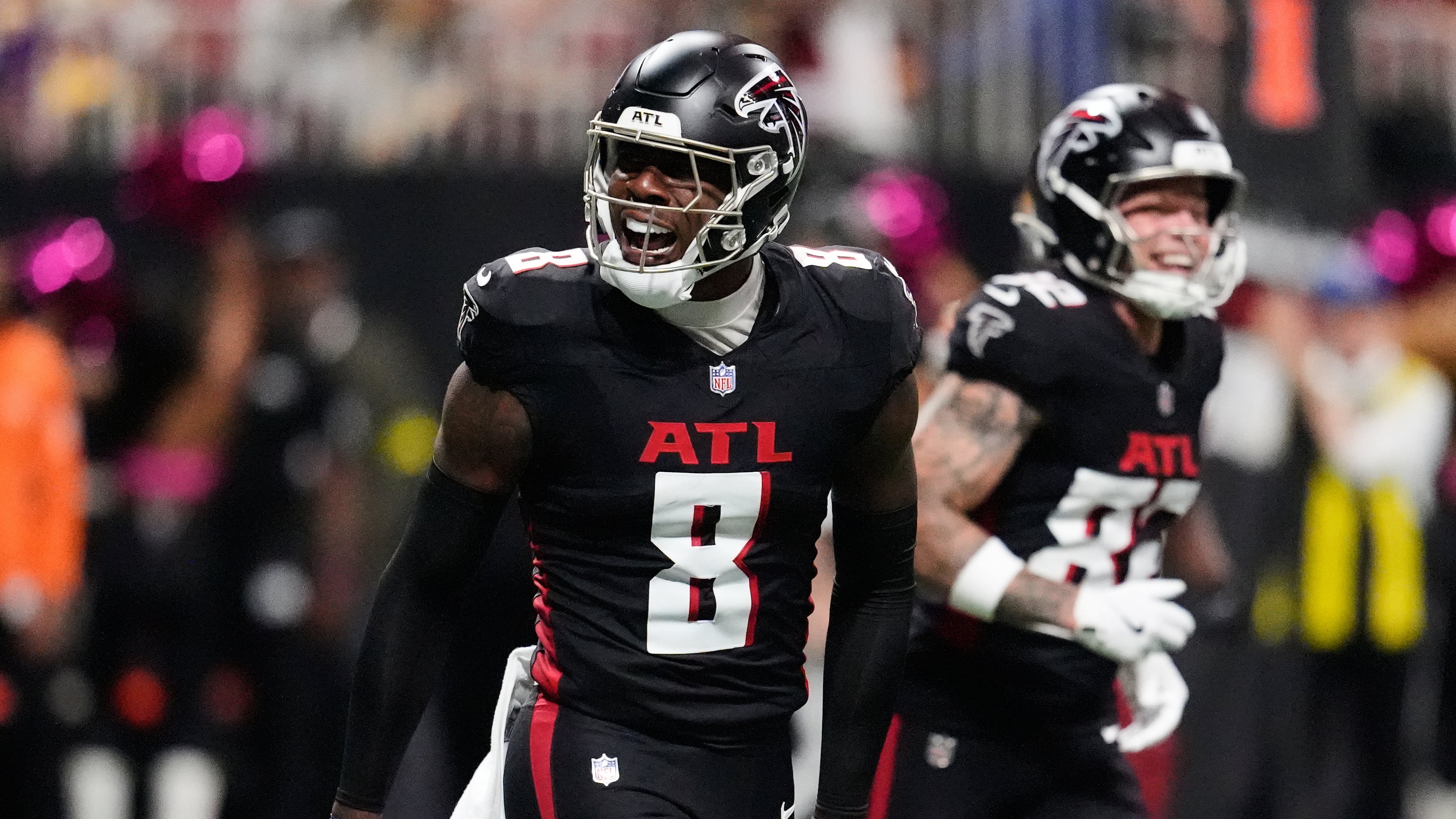 Atlanta Falcons tight end Kyle Pitts (8) celebrates his touchdown against the Washington Commanders during the second half of an NFL football game, Sunday, Sept. 28, 2025, in Atlanta. (AP Photo/Mike Stewart)