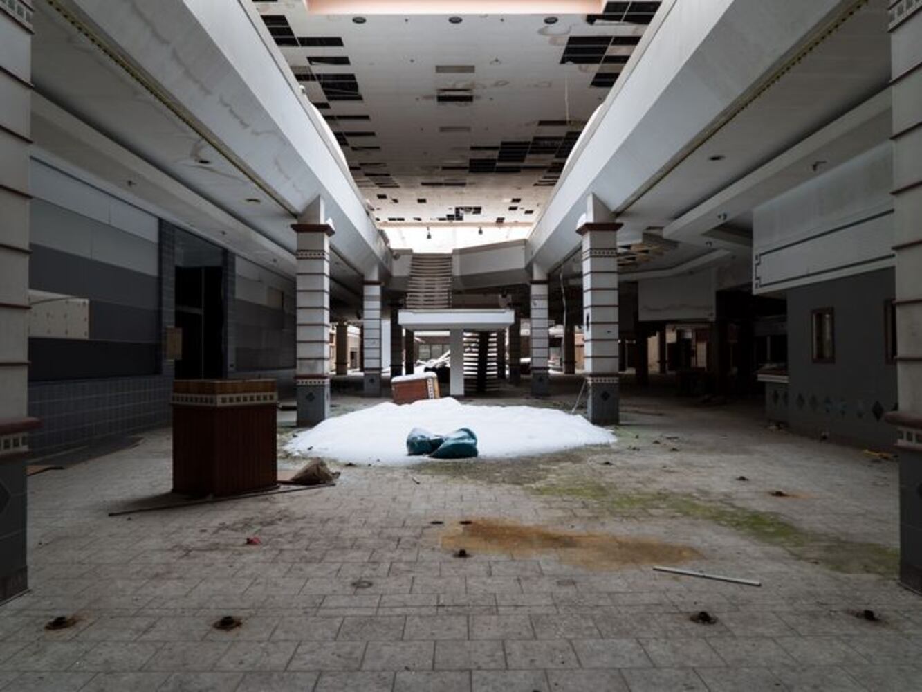PHOTOS: Snow fills abandoned Ohio mall in eerie photos