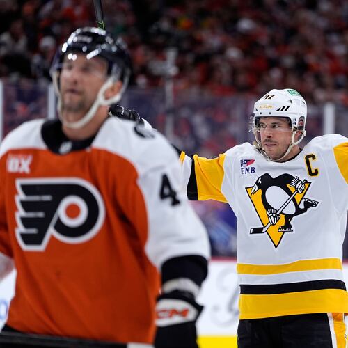 Pittsburgh Penguins' Sidney Crosby, right, reacts behind Philadelphia Flyers' Luke Glendening after scoring during the first period of Game 4 in the first round of the NHL Stanley Cup hockey playoff series Saturday, April 25, 2026, in Philadelphia. (AP Photo/Matt Slocum)
