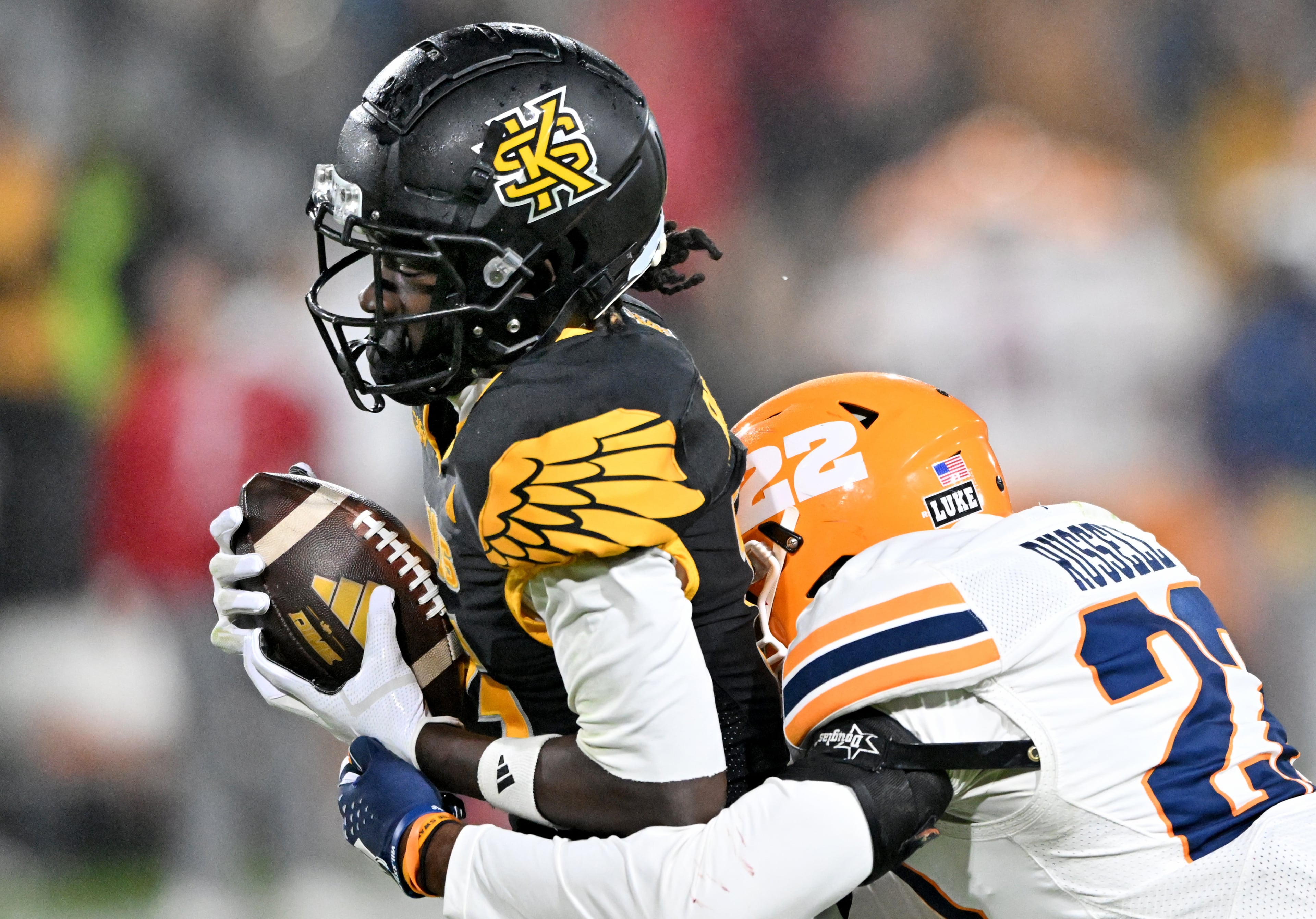 Kennesaw State wide receiver Javon Rogers (15) makes a catch past UTEP safety Lantz Russell (22) during the second half in an NCAA college football game at Fifth Third Stadium, Tuesday, October 28, 2025 in Kennesaw. Kennesaw State won 33-20 over University of Texas at El Paso. (Hyosub Shin / AJC)