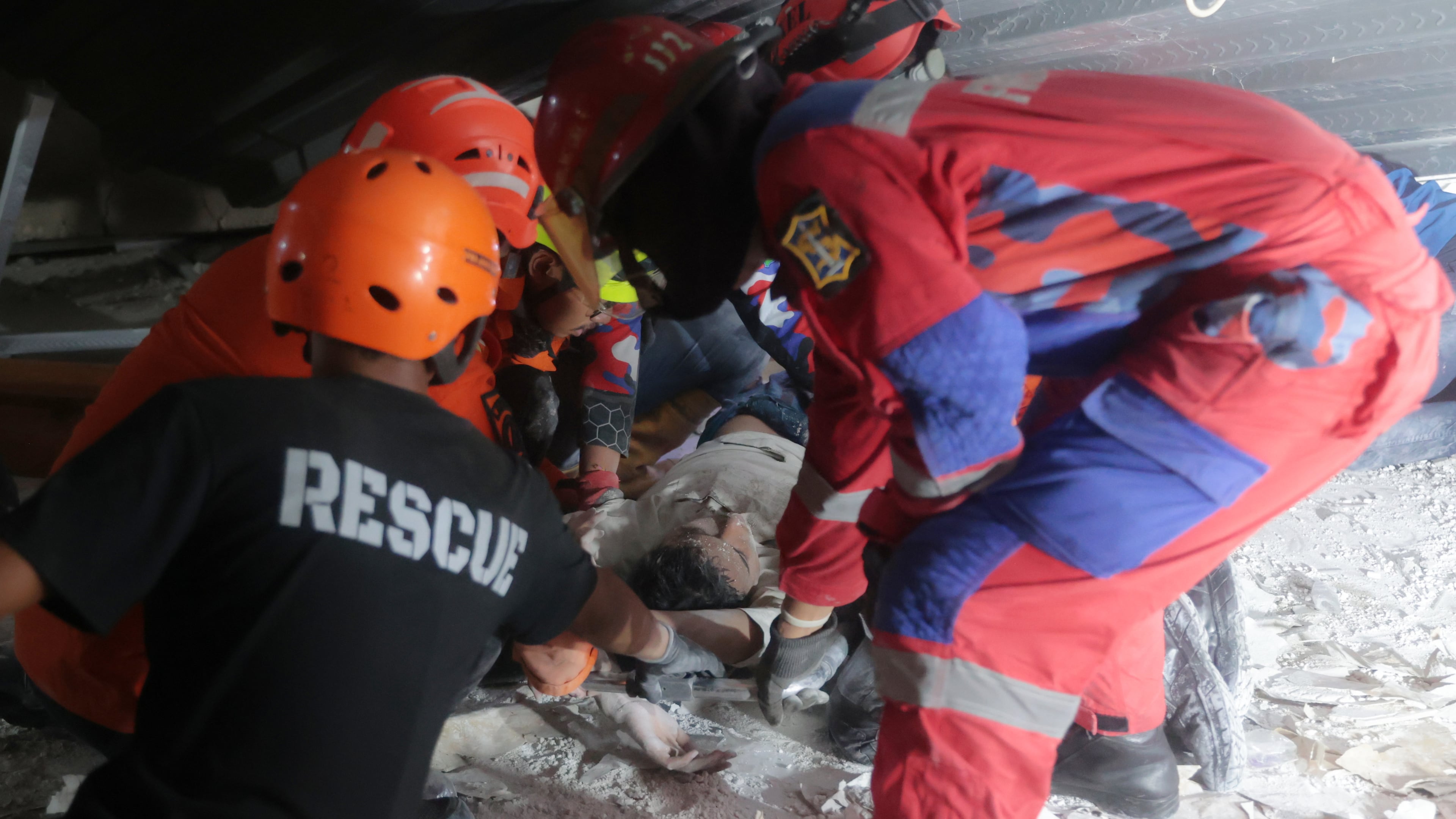 Rescuers pull out a survivor from a collapsed building at an Islamic boarding school in Sidoarjo, East Java, Indonesia, Monday, Sept. 29, 2025. (AP Photo/Trisnadi)