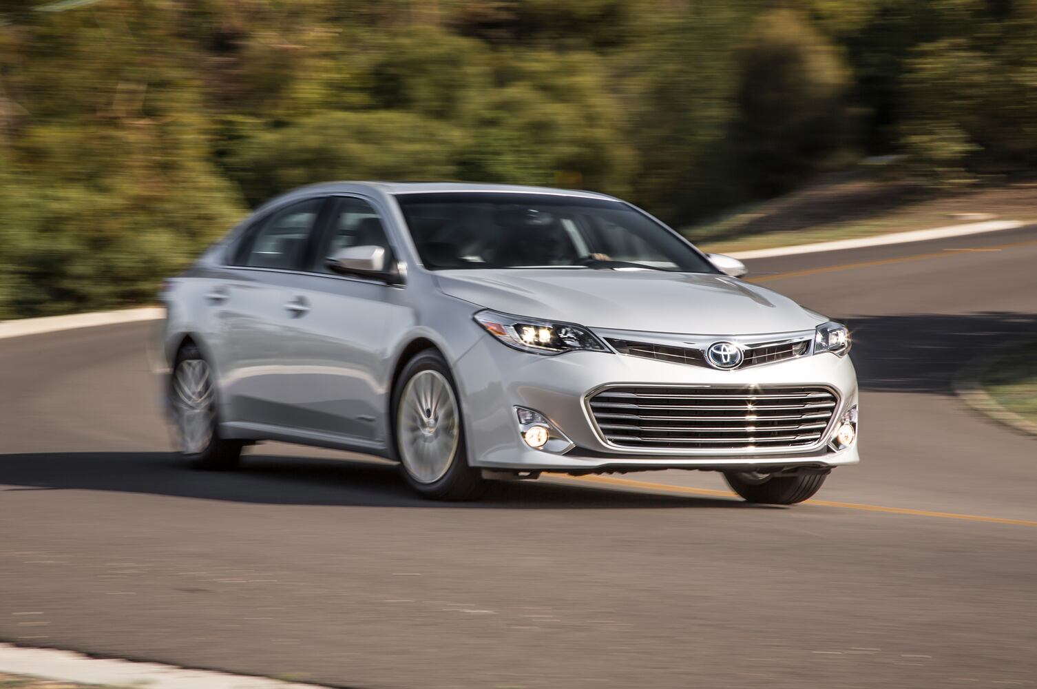 2 Toyota Avalon Hybrid Limited 36 mpg