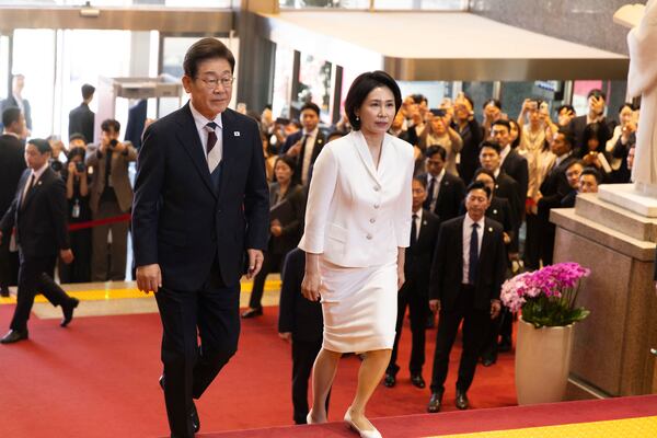 South Korean new President Lee Jae-Myung and his wife Kim Hea Kyung arrive for his inauguration ceremony at the National Assembly in Seoul, South Korea Wednesday, June 4, 2025. (Jeon Heon-Kyun/Pool Photo via AP)