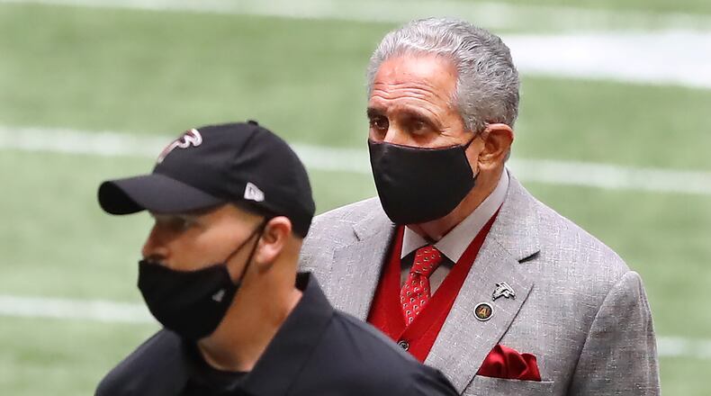 092720 Atlanta: Atlanta Falcons head coach Dan Quinn and team owner Arthur Blank watch the team prepare to play the Chicago Bears Sunday, Sept. 27, 2020, at Mercedes-Benz Stadium in Atlanta in what some are calling a must-win game for the 0-2 Falcons. (Curtis Compton / Curtis.Compton@ajc.com)
