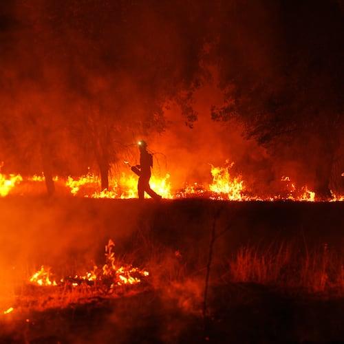 Firefighters use controlled burning to halt a wildfire that continues to spread near Cebreros, Ávila province, Spain, Tuesday, July 28, 2026. (AP Photo/Manu Fernandez)