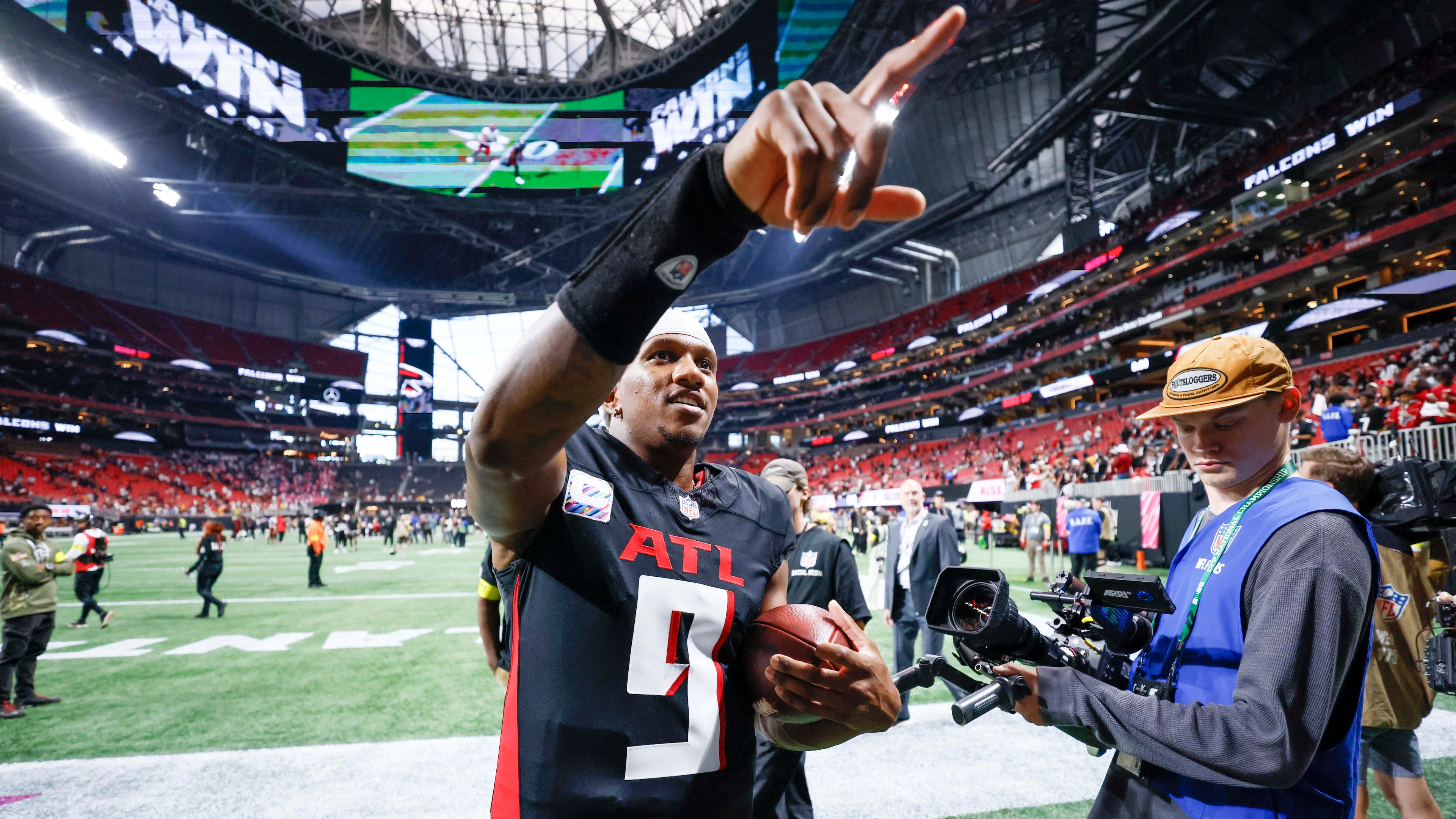 As bad as Michael Penix Jr. was against the Panthers last week, he was excellent in a career performance for the young quarterback against the Commanders in a win. (Miguel Martinez/AJC)