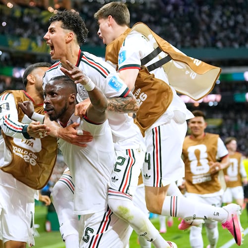 Mexico's Julian Quinones celebrates scoring his side's second goal against Czechia during a World Cup Group A soccer match in Mexico City, Wednesday, June 24, 2026. (AP Photo/Silvia Izquierdo)