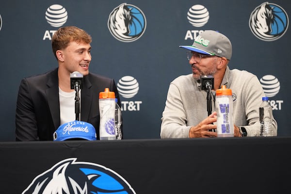 Dallas Mavericks' Cooper Flagg, left, the No. 1 overall pick in the NBA draft, smiles at head coach Jason Kidd, right, as they respond to questions during an NBA basketball press conference at the team's practice facility, Friday, June 27, 2025, in Dallas. (AP Photo/Tony Gutierrez)